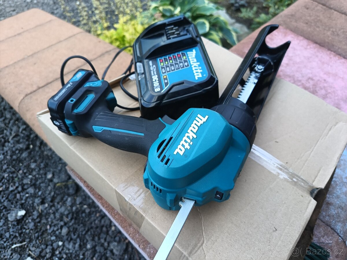 Akumulátorová pistole na silikon 10,8V/12V - CG100DSAA