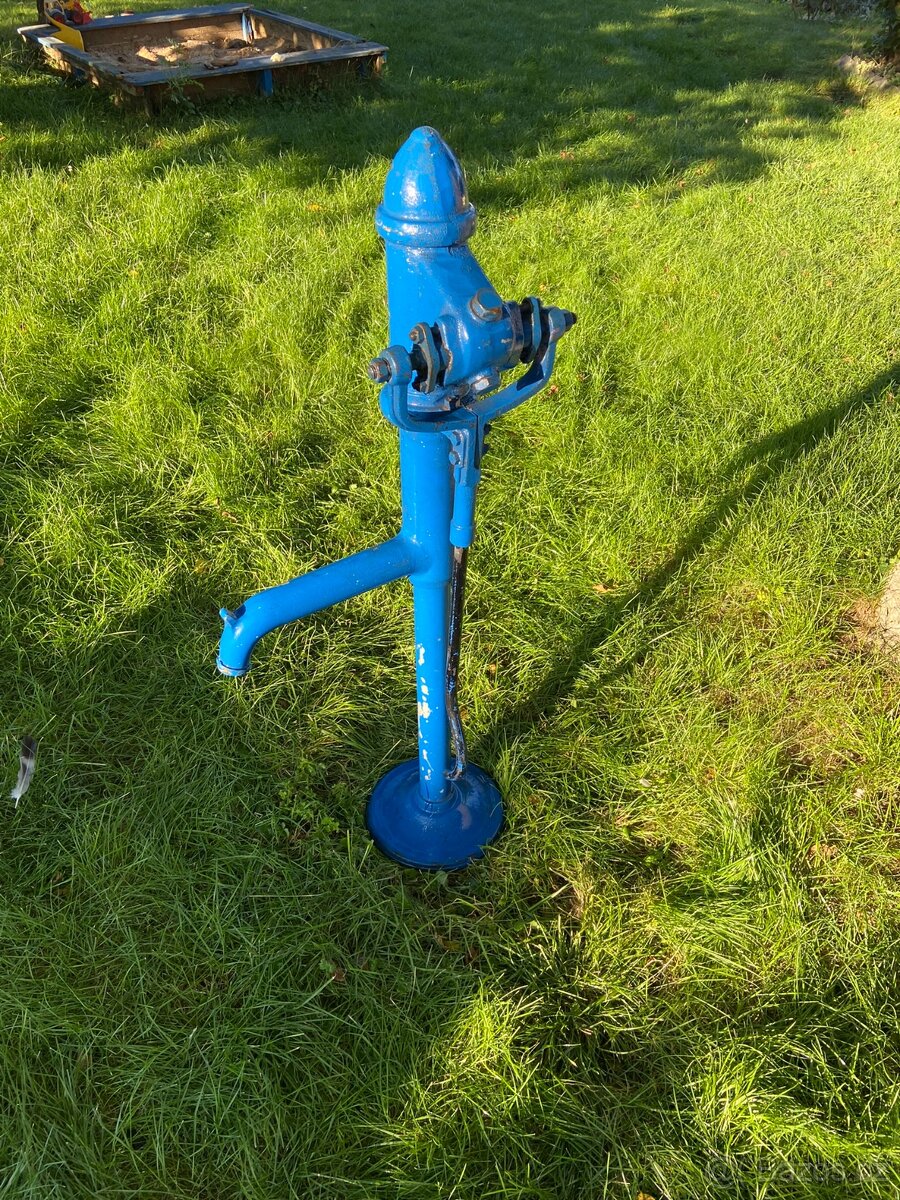 Ruční pumpa na vodu