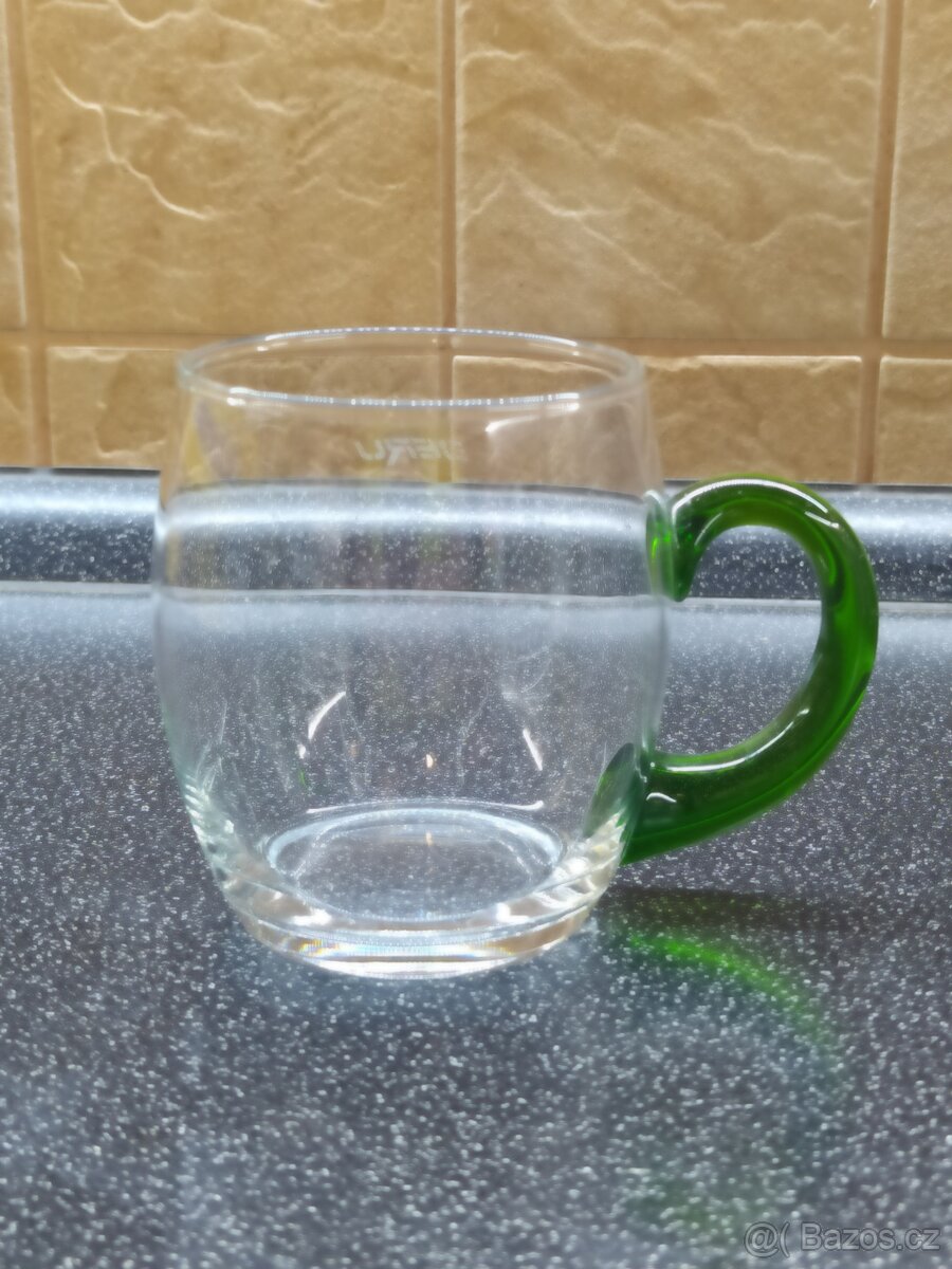 Sklenička s ouškem