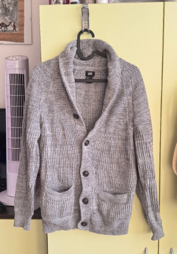 H&M Pánský svetr s kapucí a knoflíky