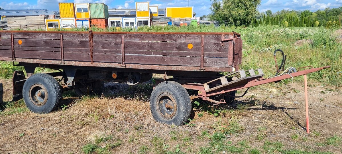 Traktorový přívěs