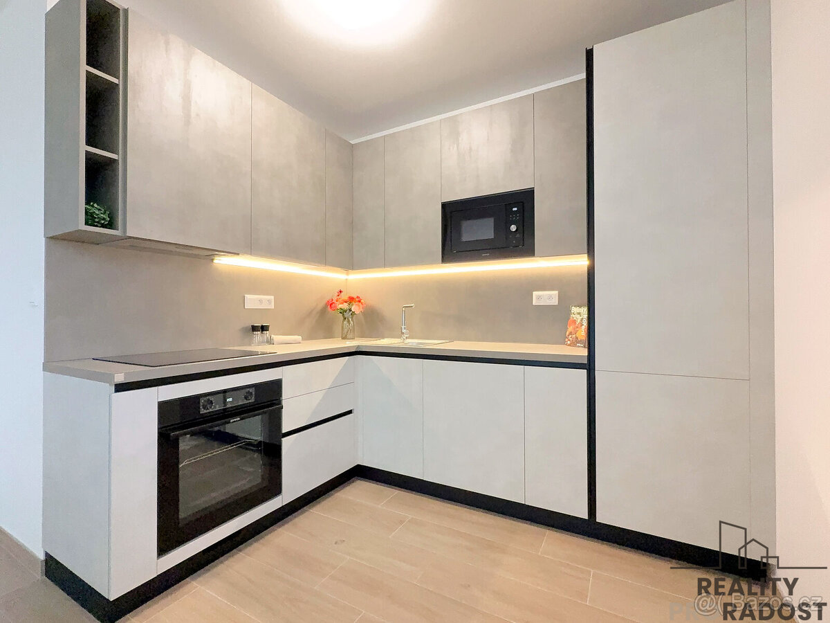Pronájem bytu 2+kk 56 m2 s balkonem a garážovým stáním Olomo