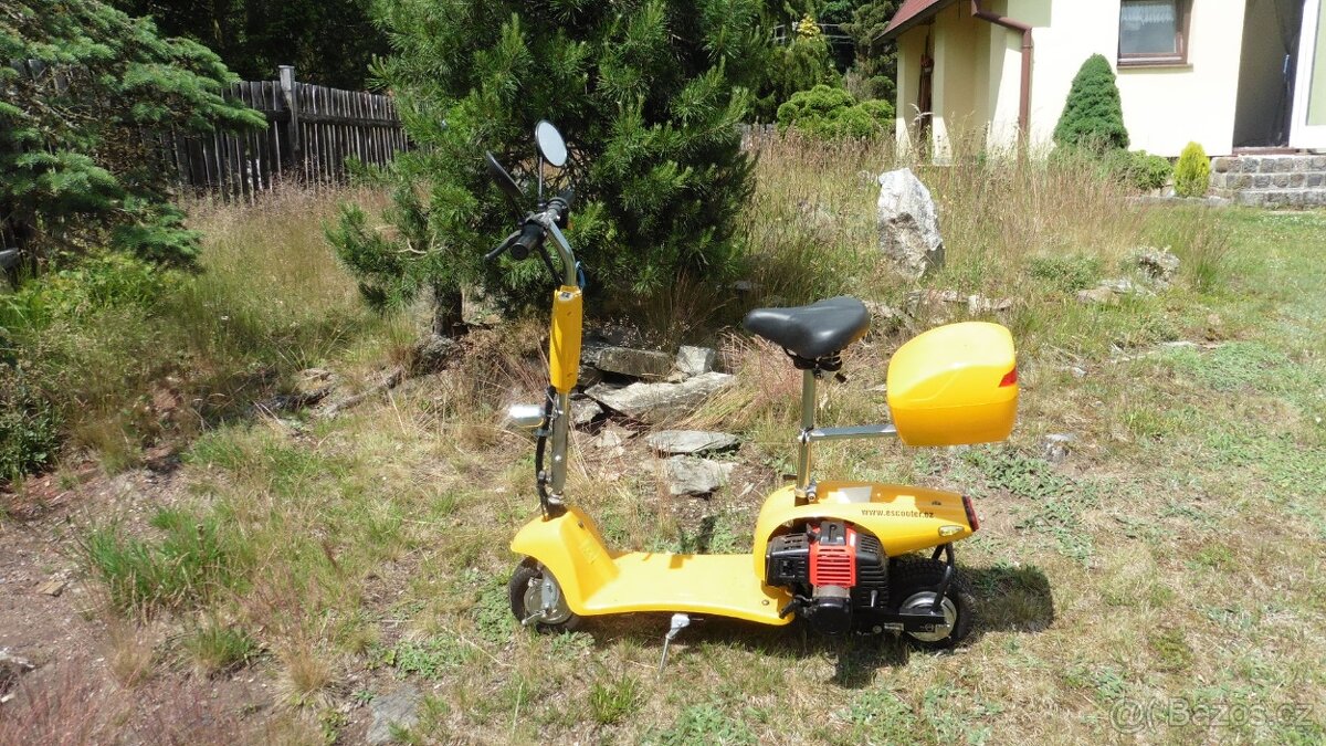 benzinový mini skútr