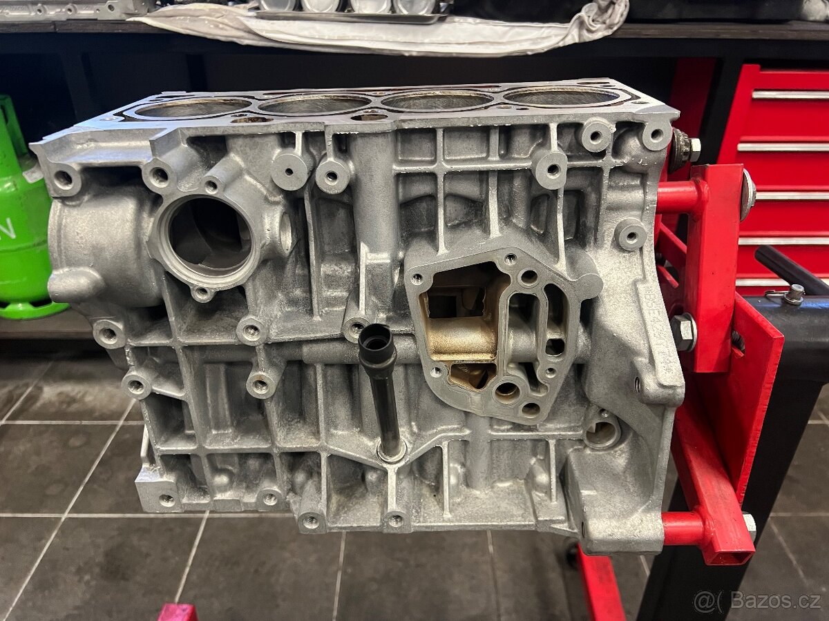 Hledám automechanika