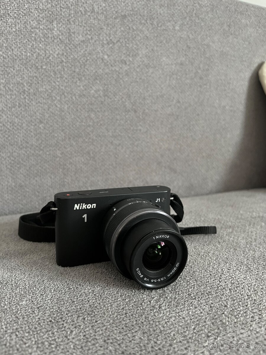 Nikon 1 J1 – Kompaktní bezzrcadlovka s výměnnými objektivy,