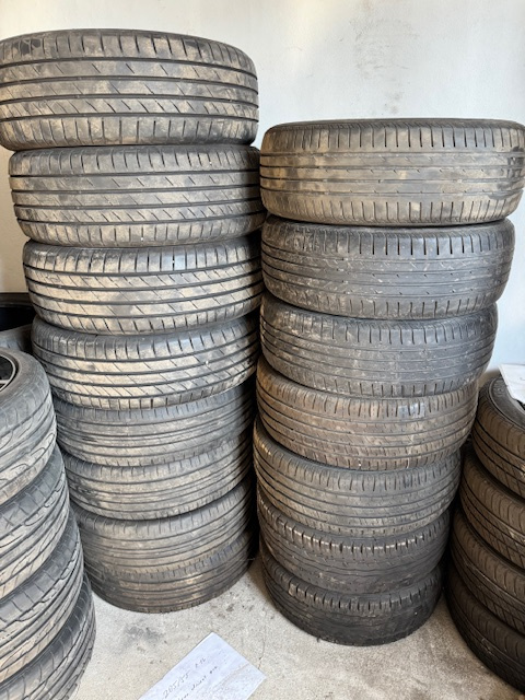 Prodám pneu Nexen NBlue 205/55 r16 5-6 mm 12ks
