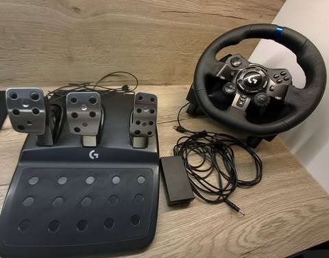 Prodám volant Logitech G923 Driving Force pro PC/PS5/PS4