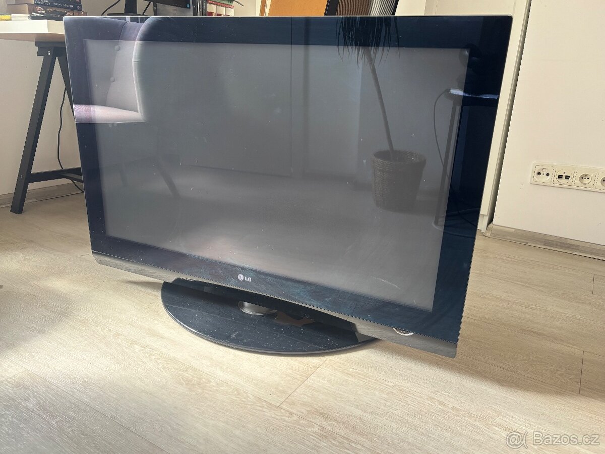 Televize LG 106cm úhlopříčka