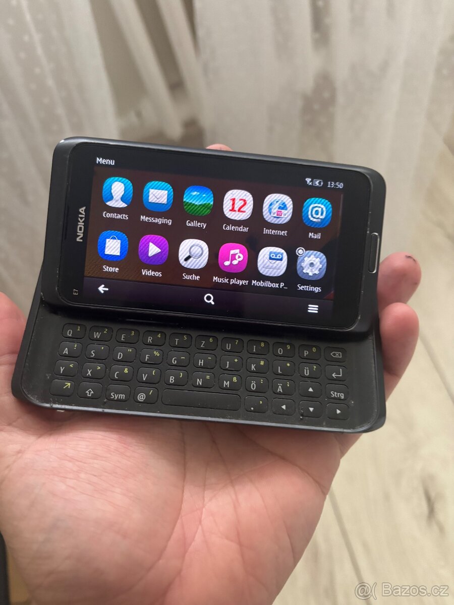 Nokia E7