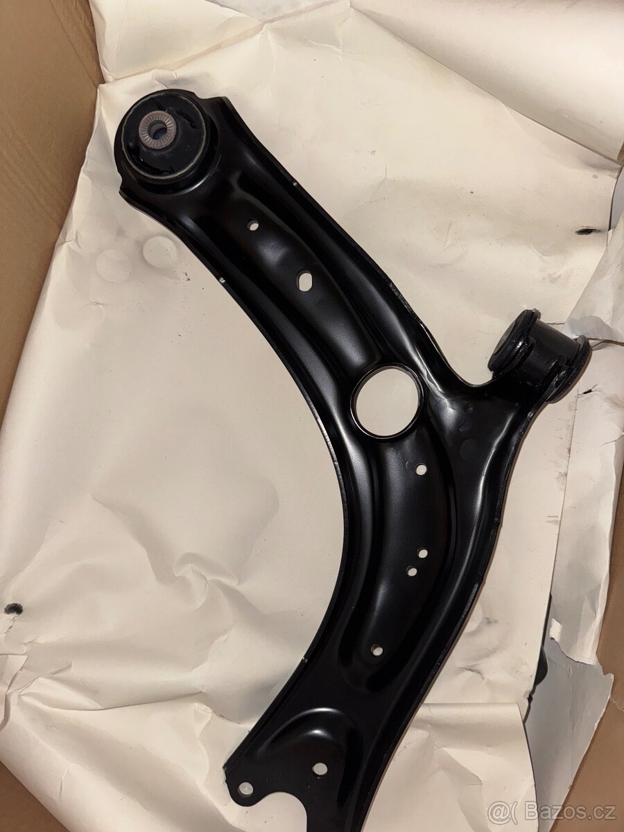 rameno přední levé VW ŠKODA 3Q0407153D