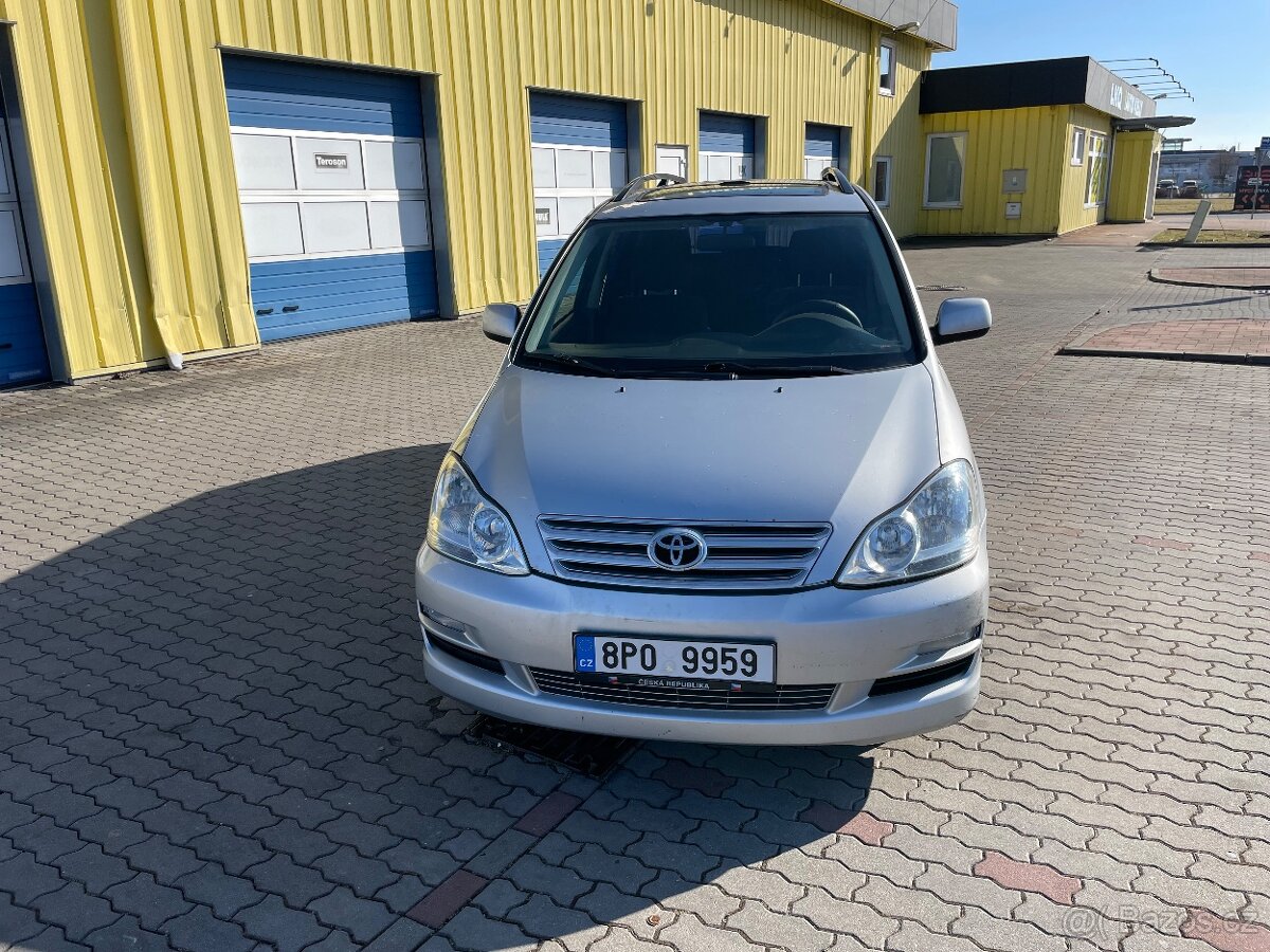 Toyota Avensis Verso-7 místní