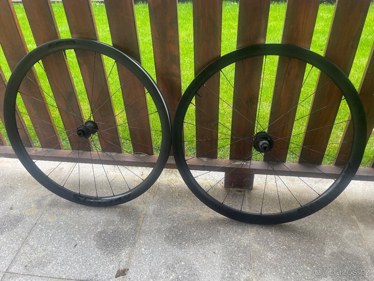 Silniční/Gravel karbon kola Bontrager Aeolus Elite 35V