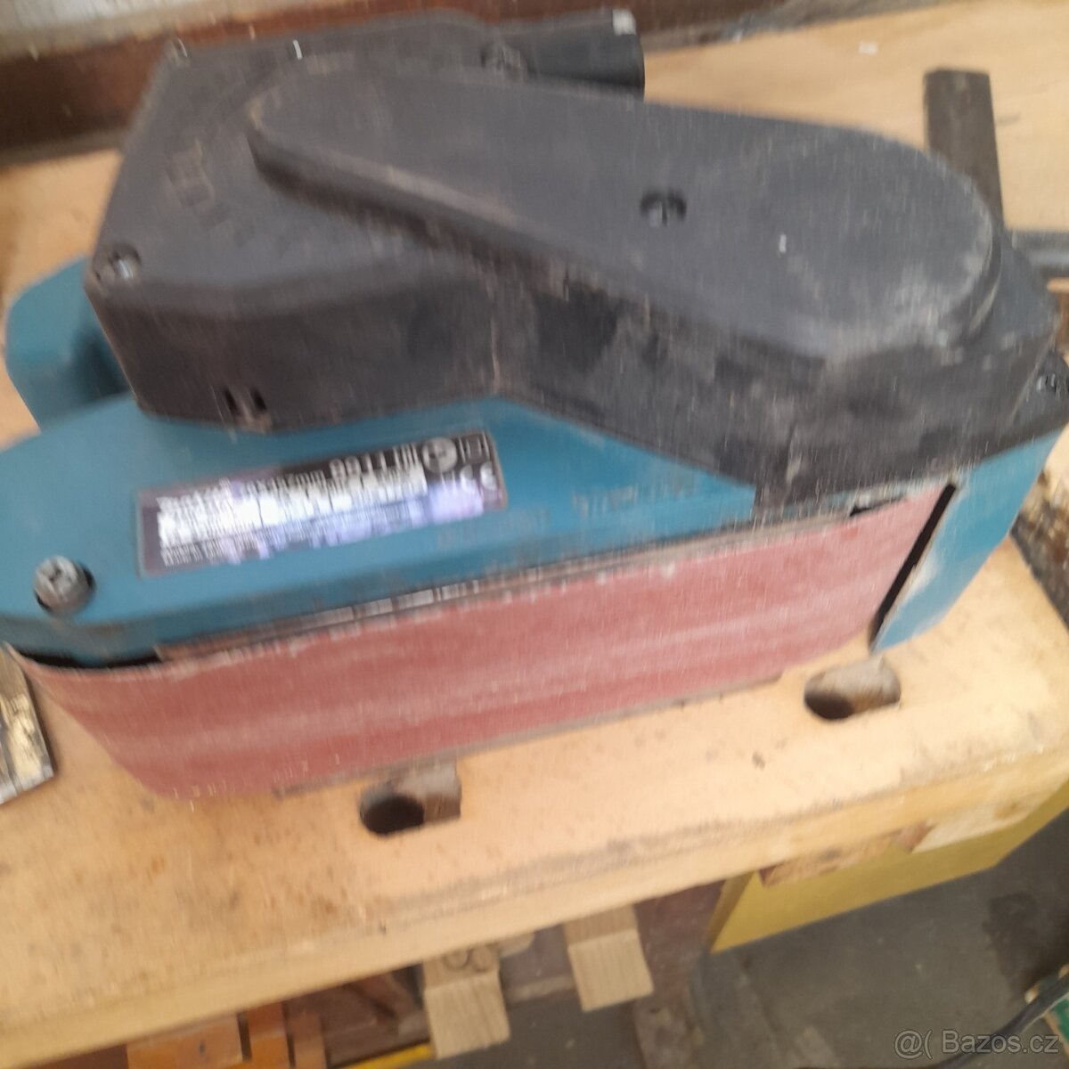 pásová bruska ruční