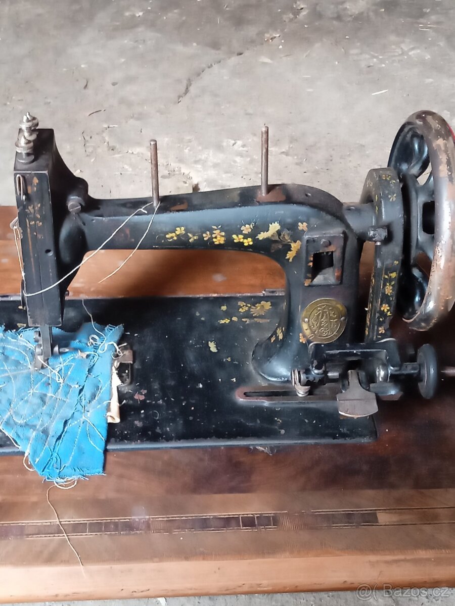 Starý šicí stroj - vrchní část