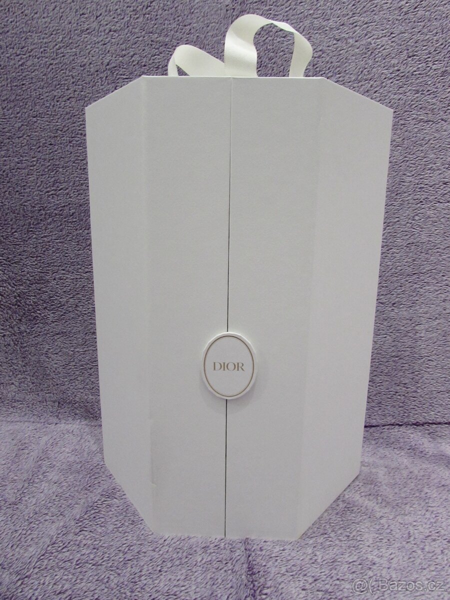 DIOR ADVENTNÍ KALENDÁŘ, MOET A RŮZNÉ ZNAČKOVÉ VĚCI