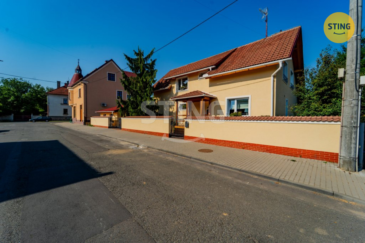 Rodinný dům 4+1 s dvojgaráží, saunou a venkovní kuch, 133222