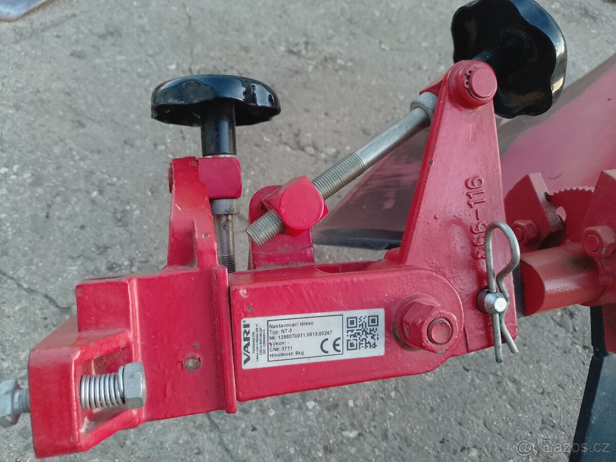 Vari oboustranný pluh APH-352,nastavovací těleso NT3
