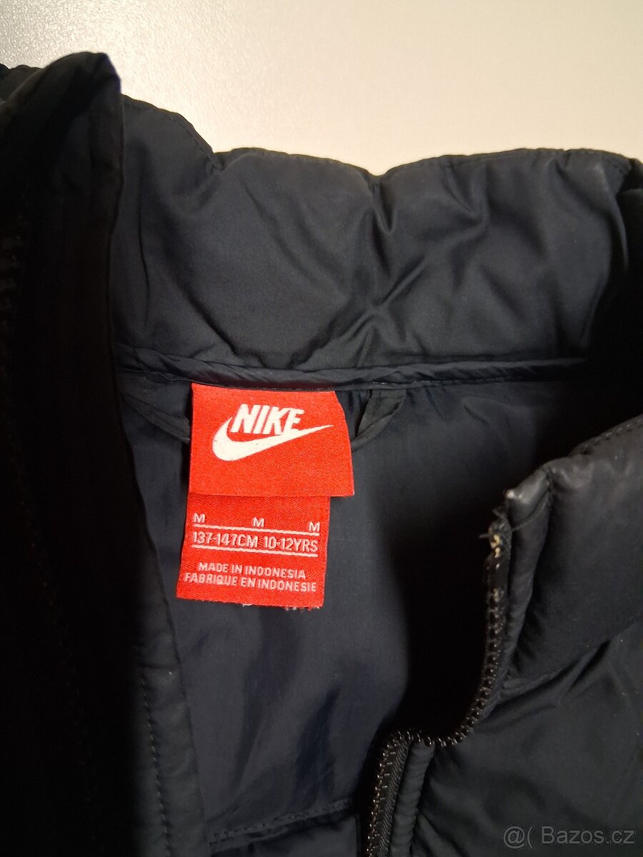 Zimní černá bunda NIKE