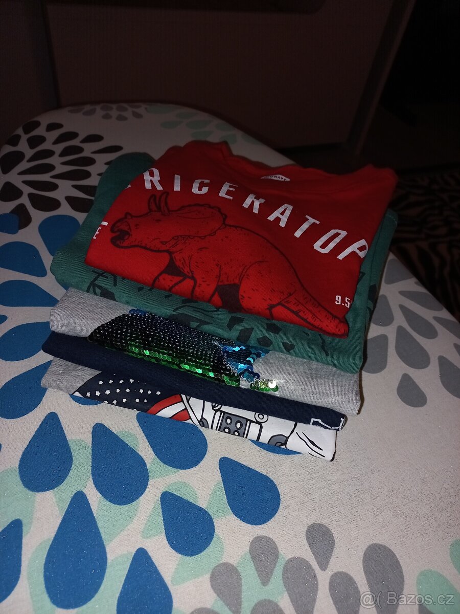 11 kusů hlapecké tepláčky+trička vel.98-104