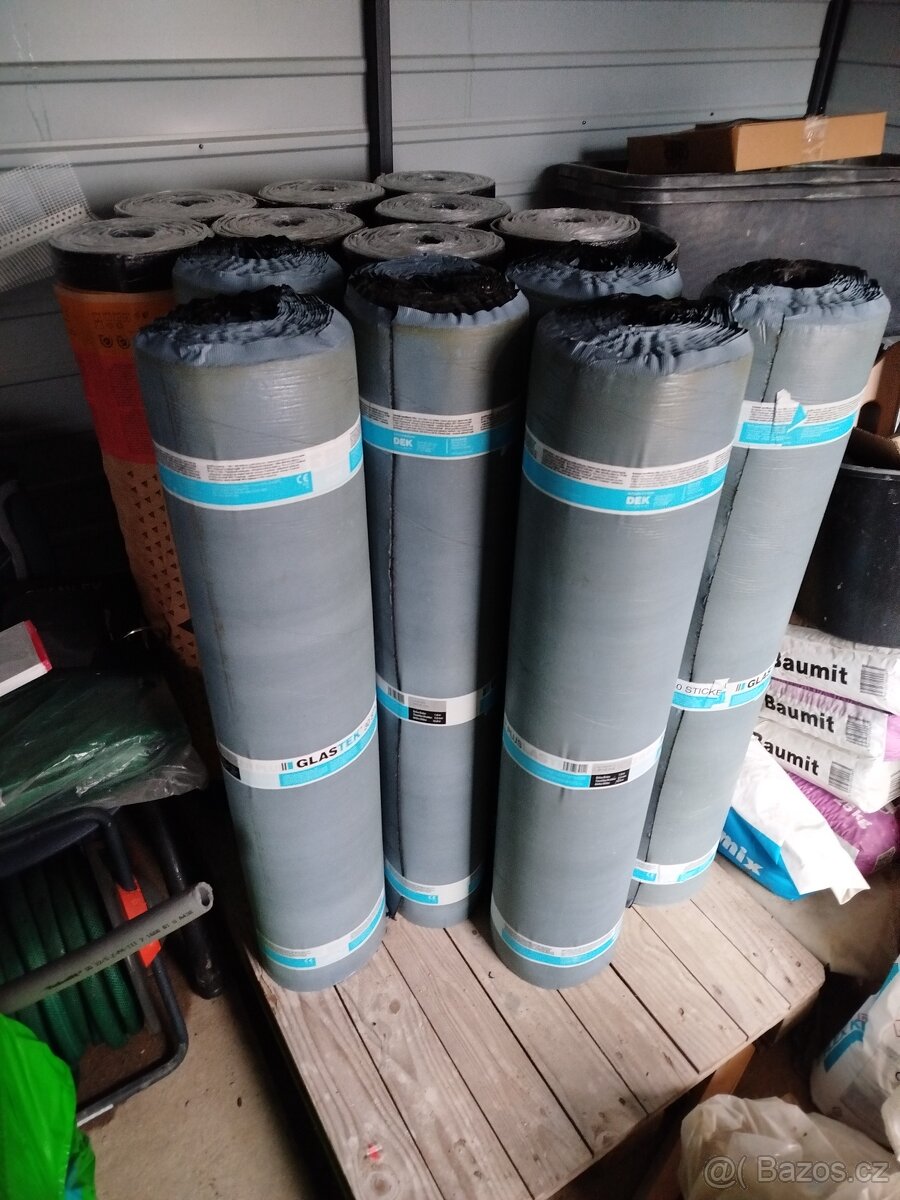 Samolepicí asfaltový pás GLASTEK 30 STICKER PLUS KVK (role/1