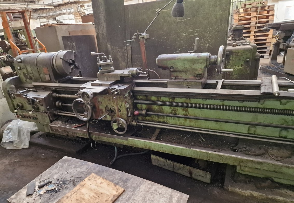 Soustruh hrotový SU 50 / 2000