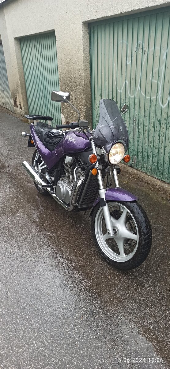 Suzuki VX800
