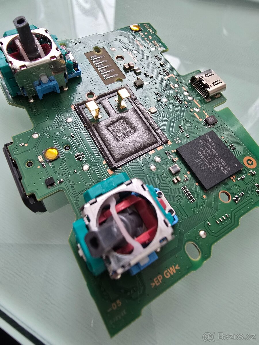 Oprava driftu páček PS5 a XBoX – Magnetické analogy