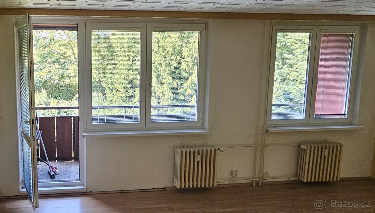 2x plastová okna, 1x balkónové dveře