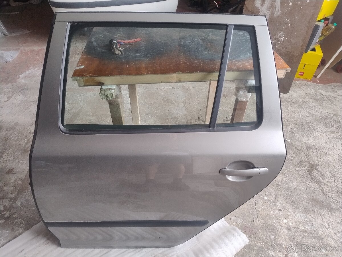 Levé zadní dveře Octavia II combi
