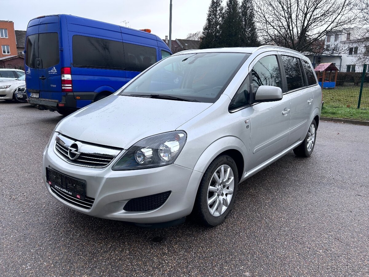 Opel Zafira B 1,8, stříbrná, 7 míst, 103 kW