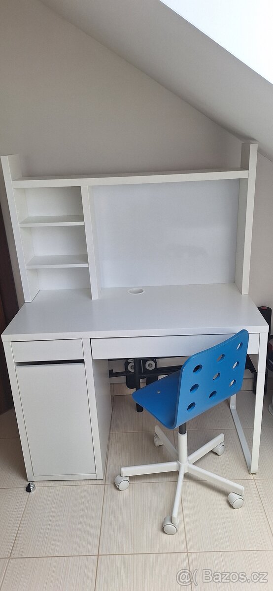 IKEA DĚTSKÝ PSACÍ STŮL MICKE + ŽIDLE IKEA.