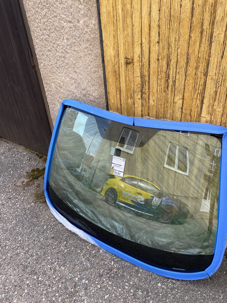 Čelní sklo Subaru impreza 07+