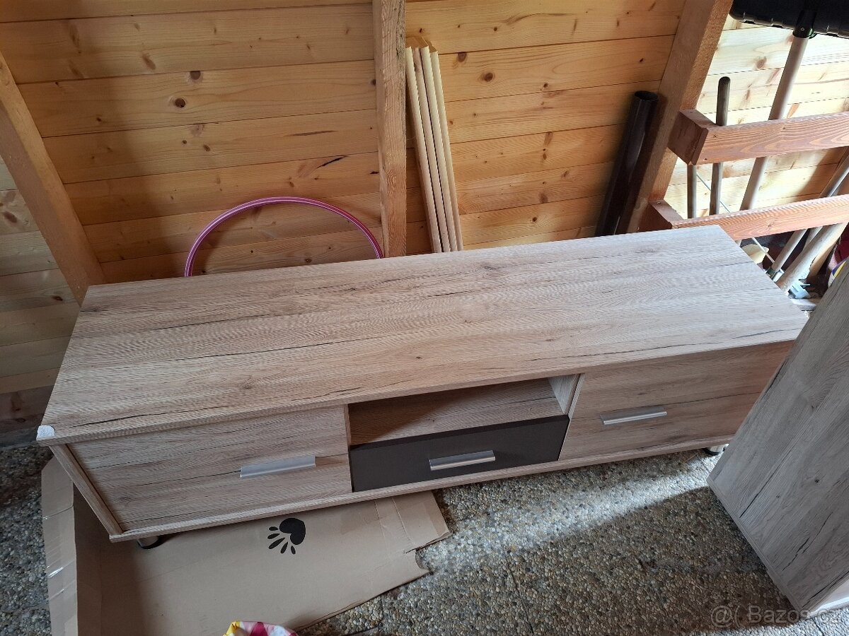 TV stolek