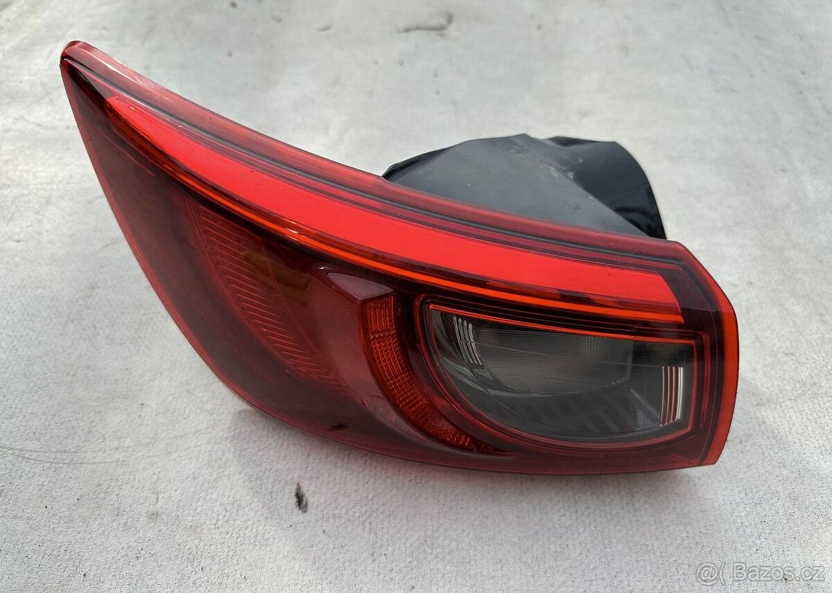 Mazda CX3, levé zadní světlo