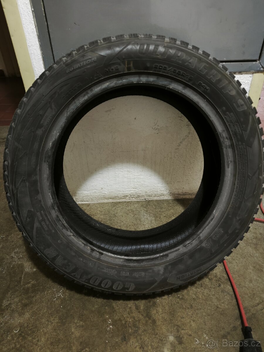 Zimní pneu Goodyear Ultragrip 9 205/55 R16