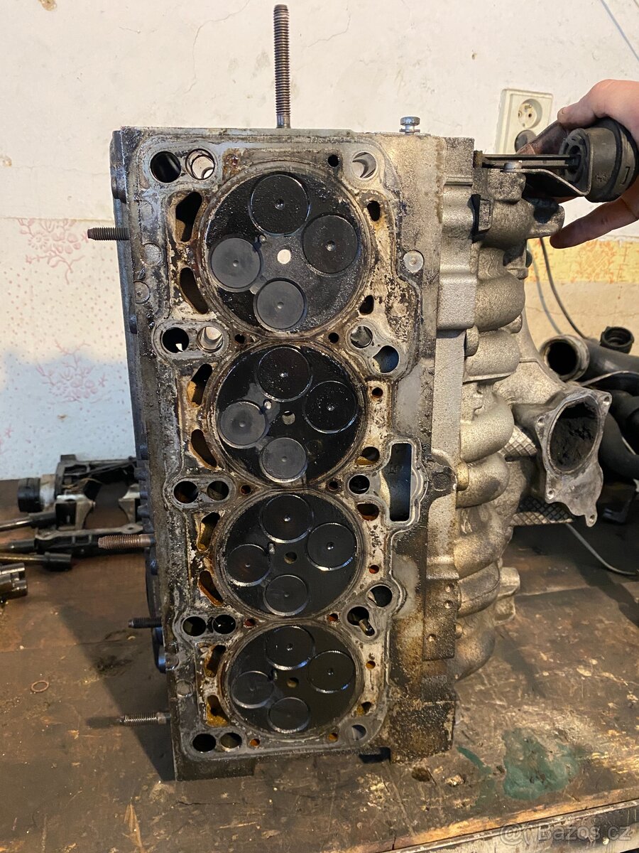 Hlava motoru 2.0 PD BMN BKD atd...