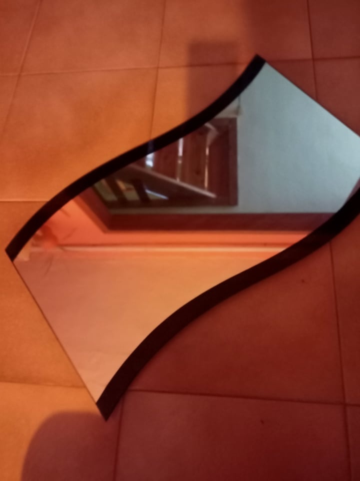 Desingové zrcadlo na zeď a retro zrcadlo