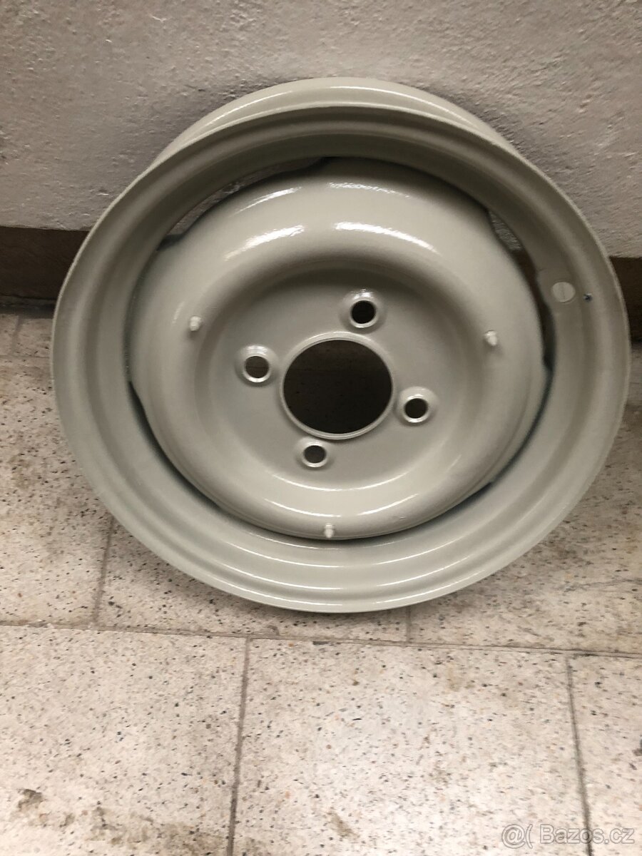 Disk ,ráfek octavia 1960 nově olakovaný