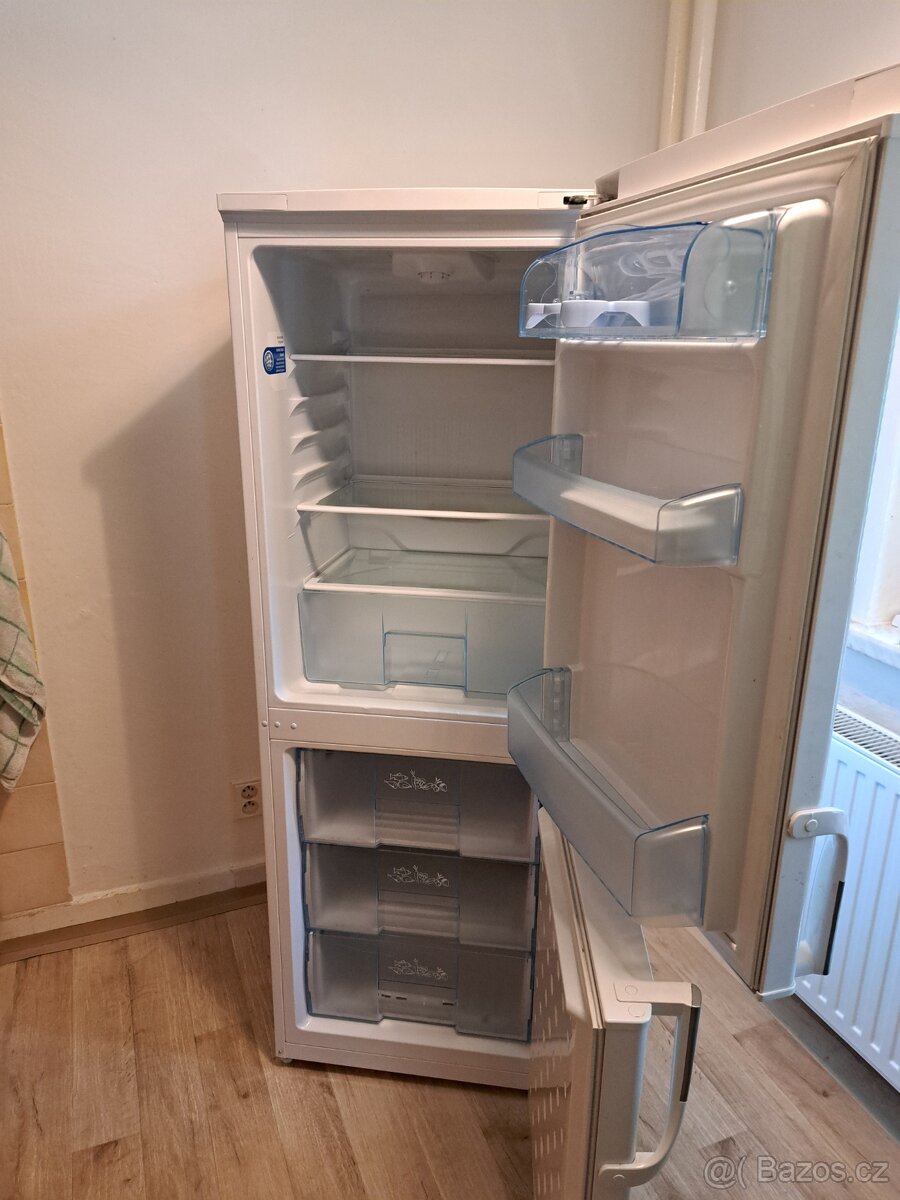 Prodej lednice s mrazákem