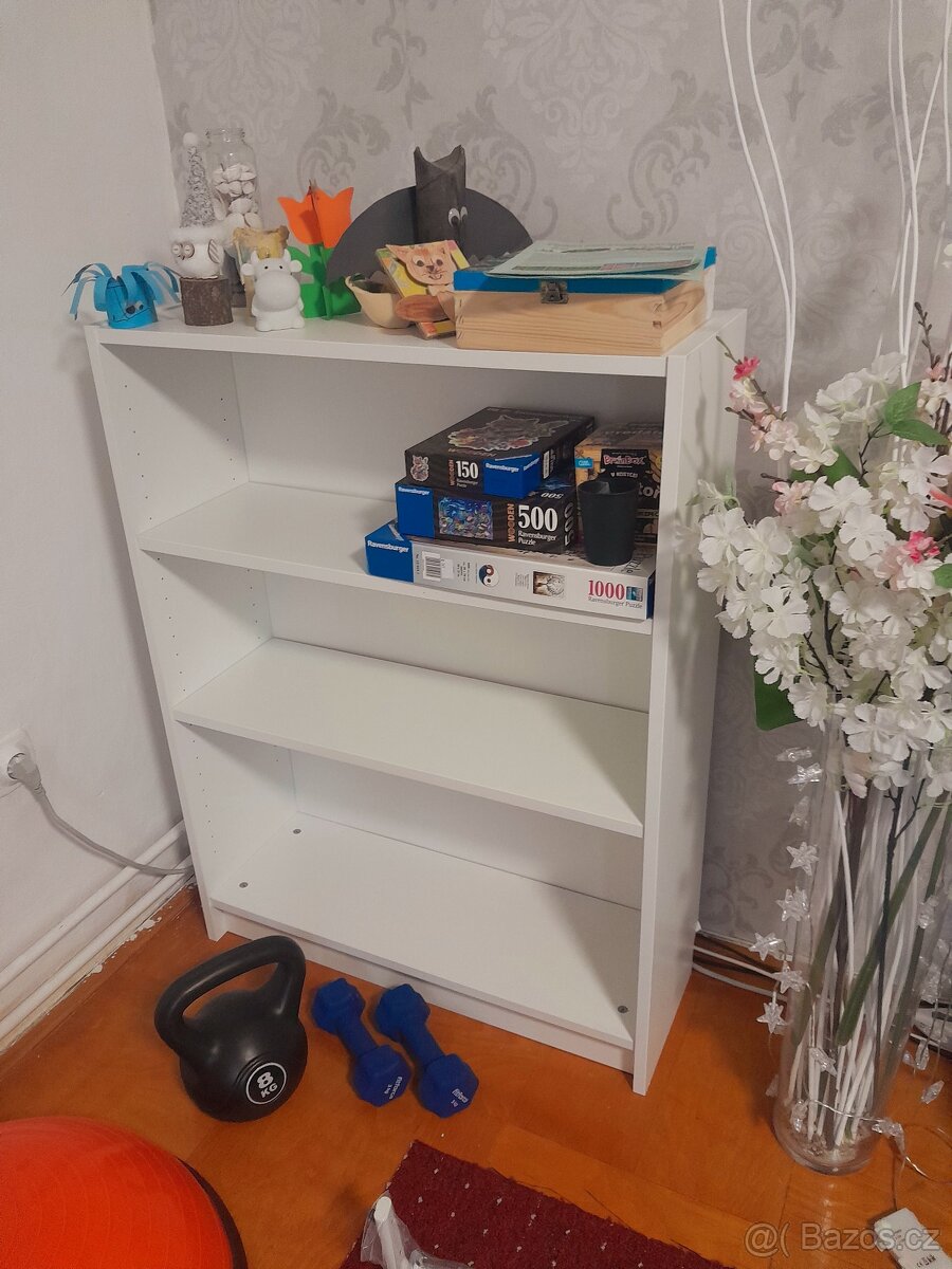 Police, regál Ikea