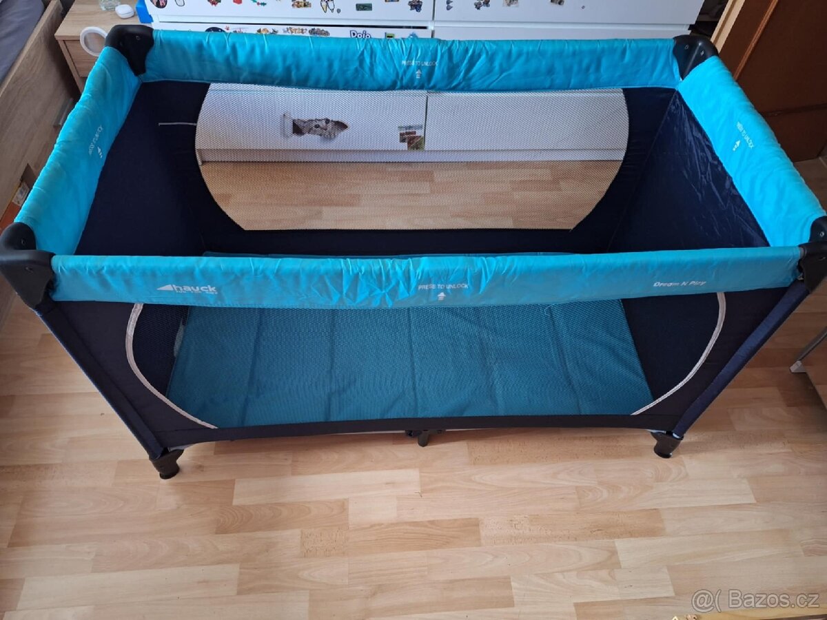 Cestovní postýlka