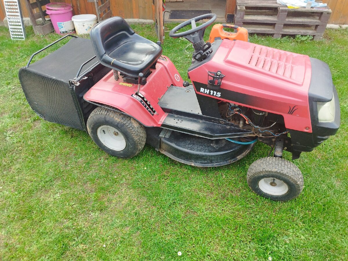 Zahradní traktor MTD 115