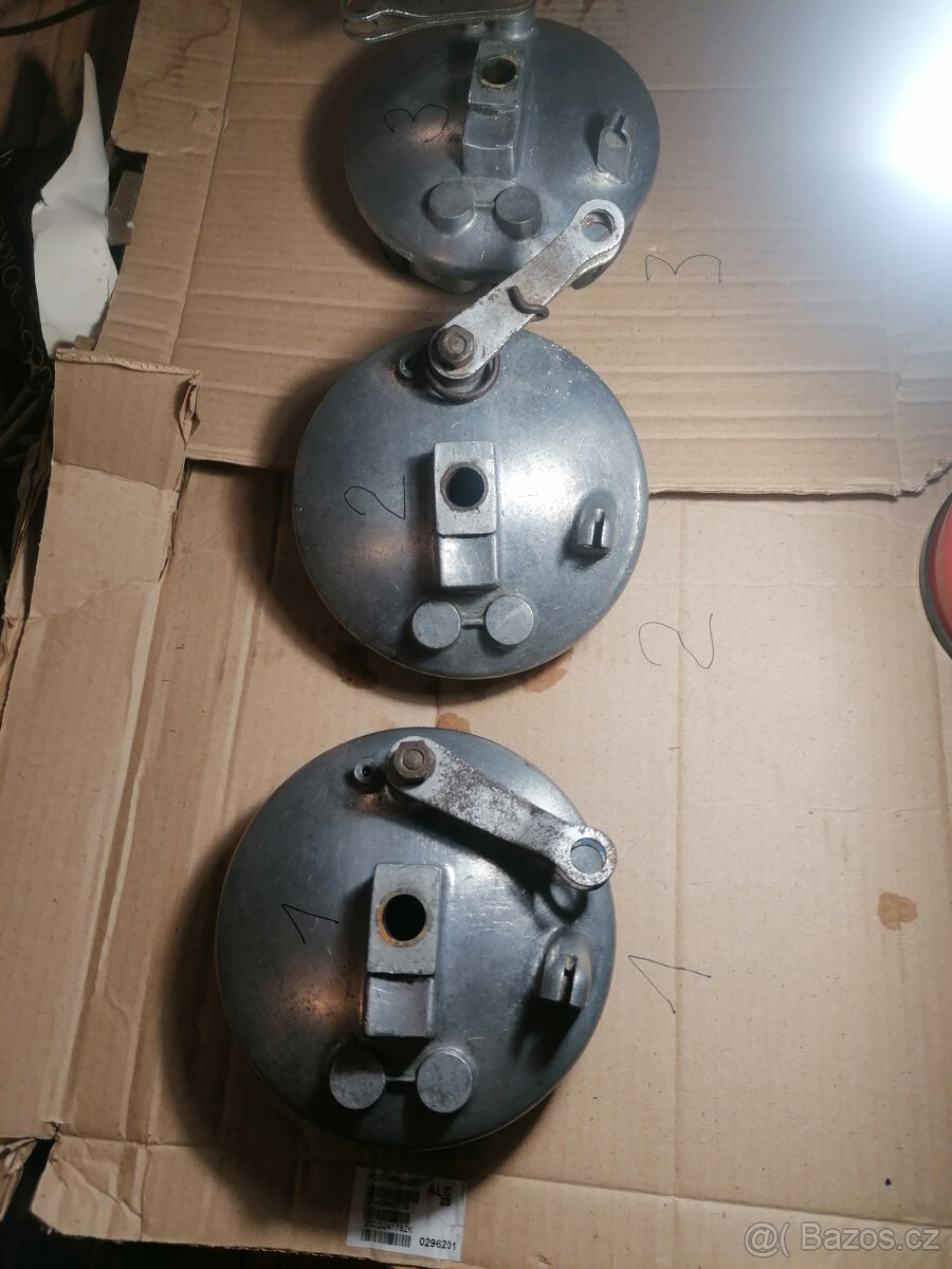 Prodám brzdové štíty na skútr ČZ 175-501,502, ..prase