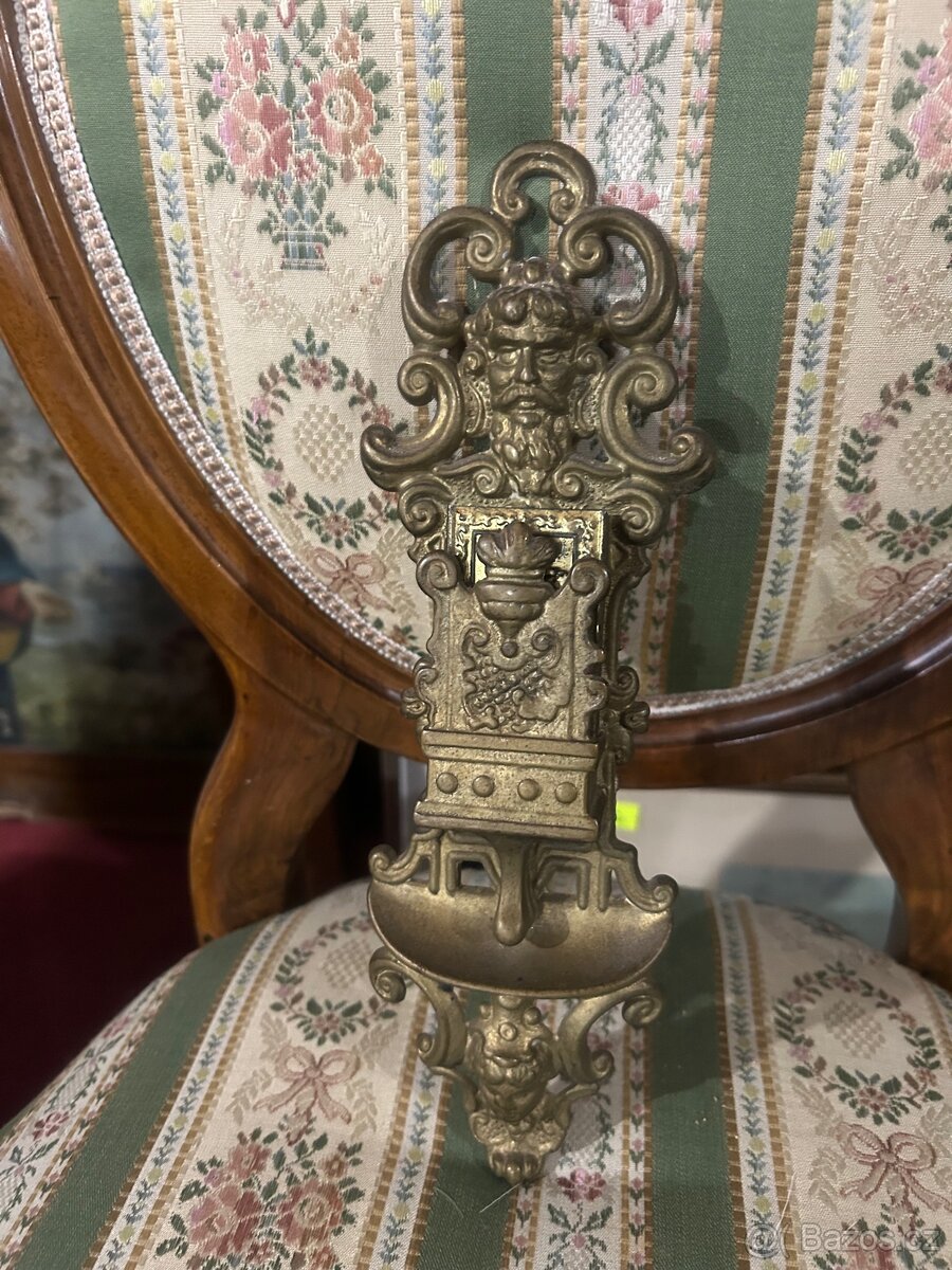 Mosazný nástěnný zápalkovník s obalem na zápalky