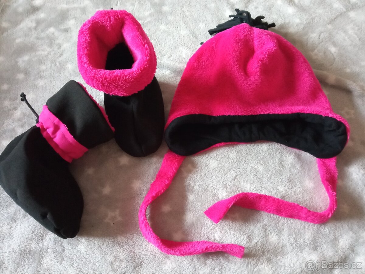 Zimní čepice + capáčky vel. 80/86