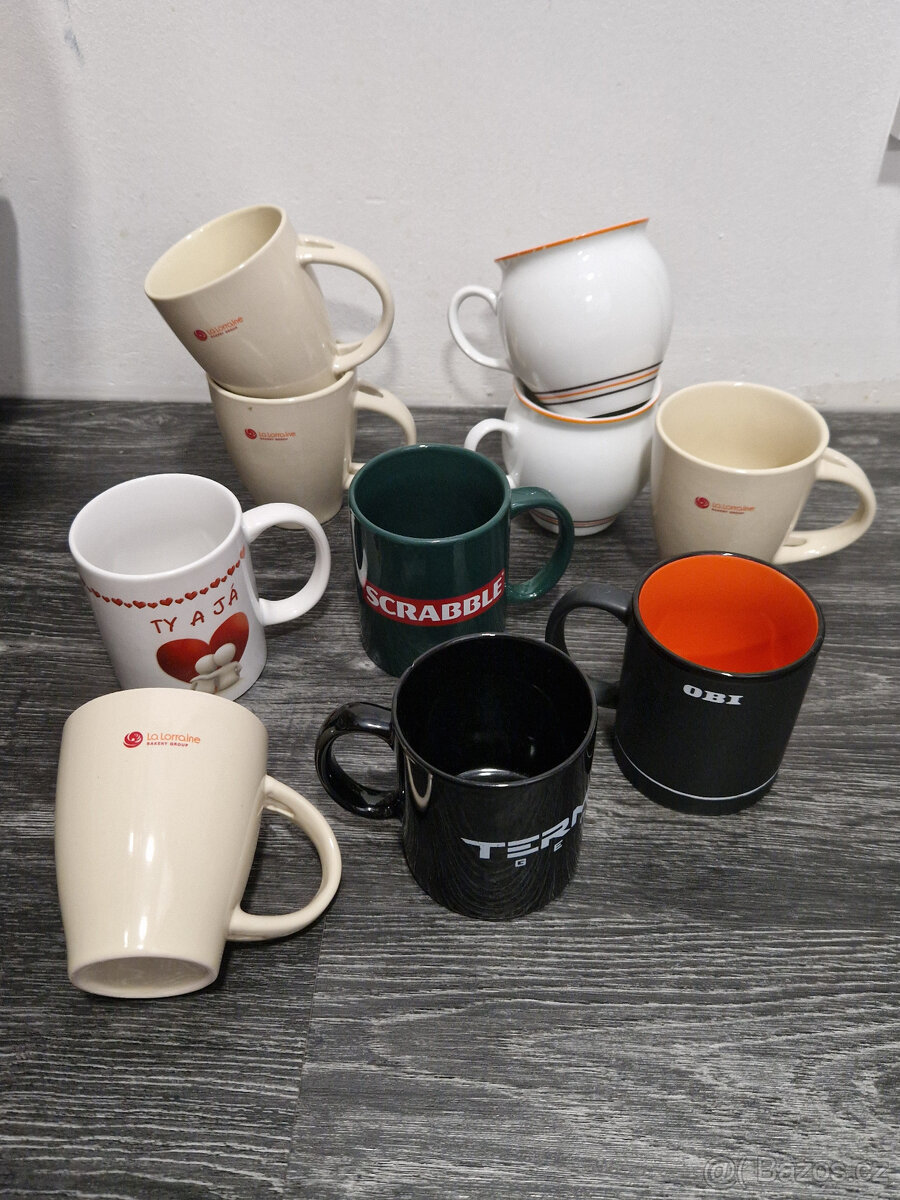 Porcelánové hrnky různé 10 ks