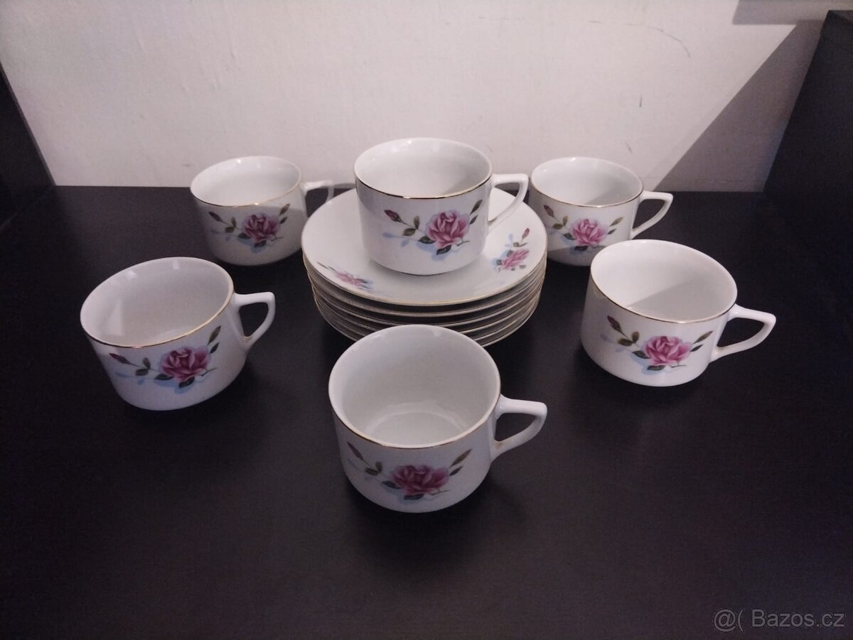 Set hrnečků s podšálky