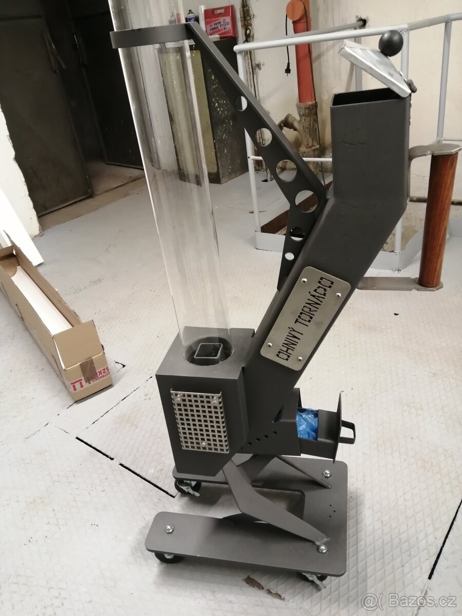 Peletový terasový ohrivač