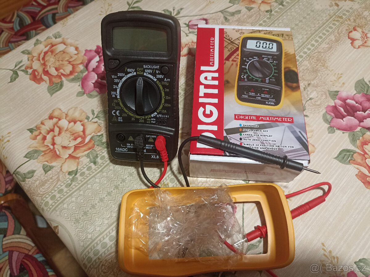 Digitální multimetr NOVÝ,stojánek,píská..