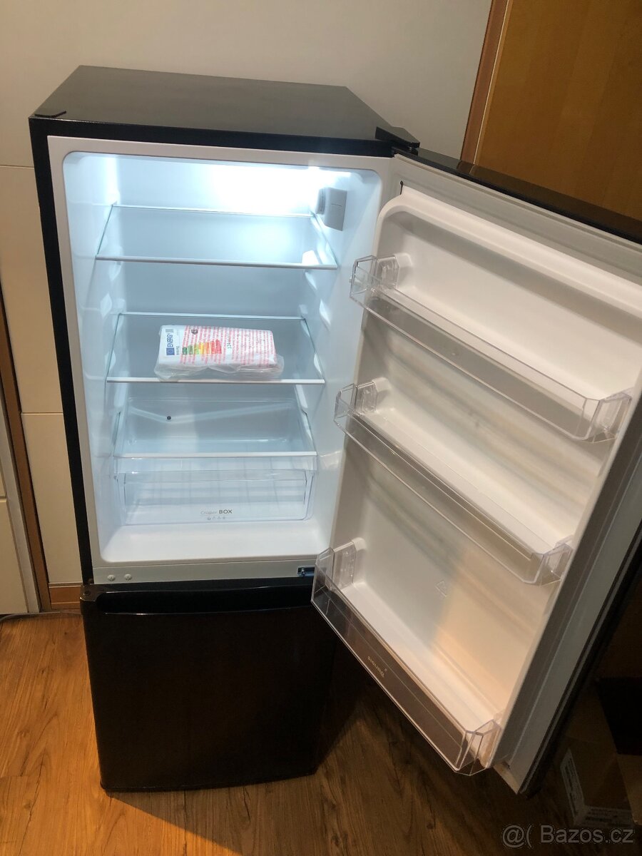 Malá lednice s mrazákem Siguro BF-c241y zánovní